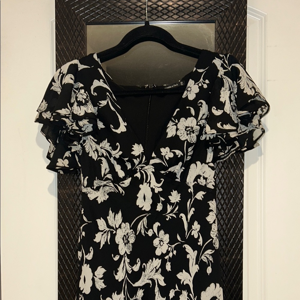 Abercrombie and Fitch ruffle sleeve Dress